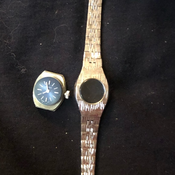 Caravelle by bulova watch simple but elegant - Picture 12 of 12